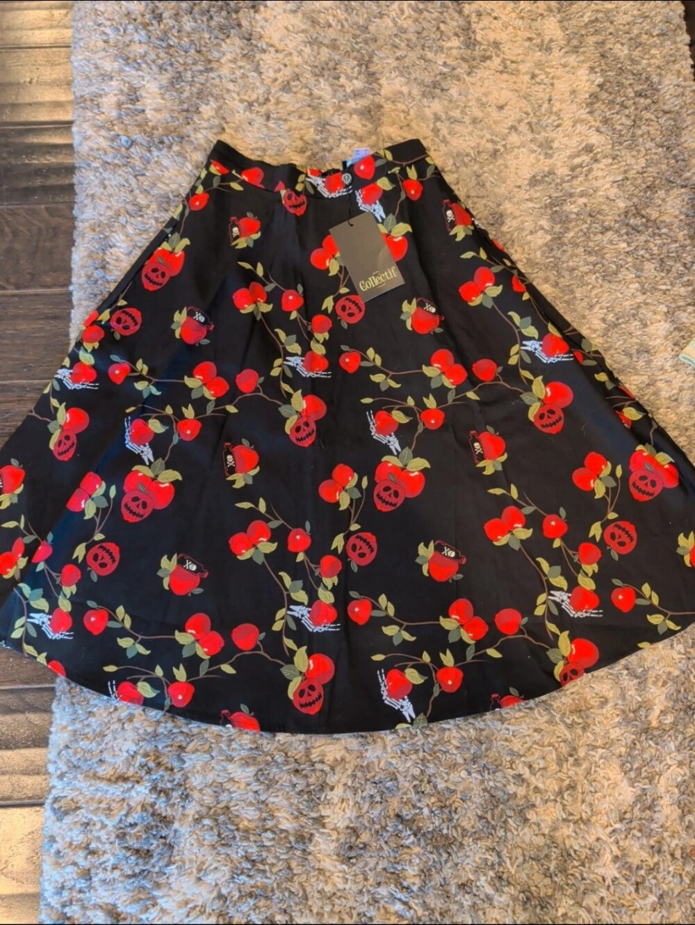 Collectif Poison Apple Skirt - Picture 2 of 4